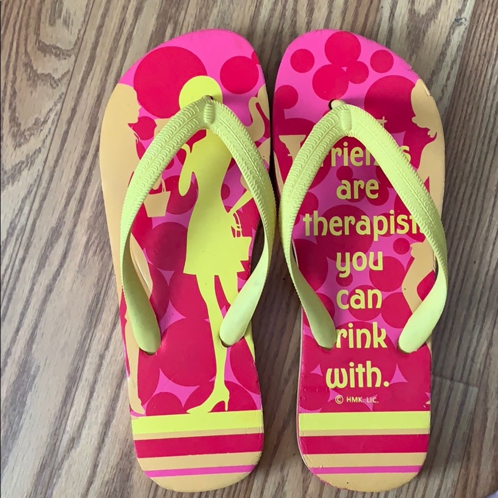 New Hallmark Women’s Flip Flops L